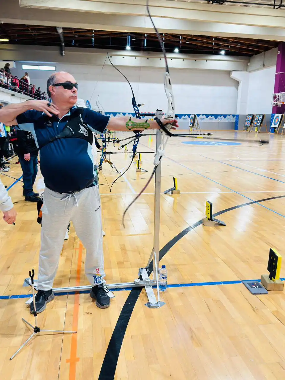 arquero invidente tirando