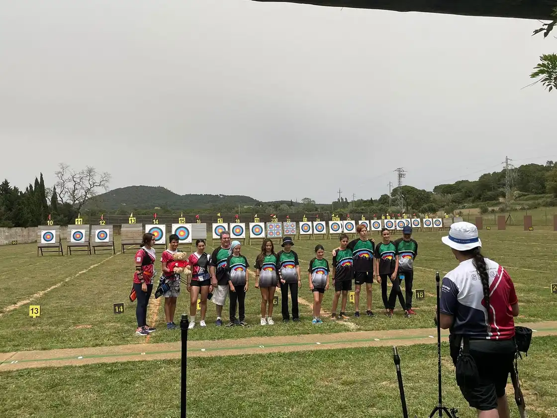 foto de los arqueros participantes jovenes
